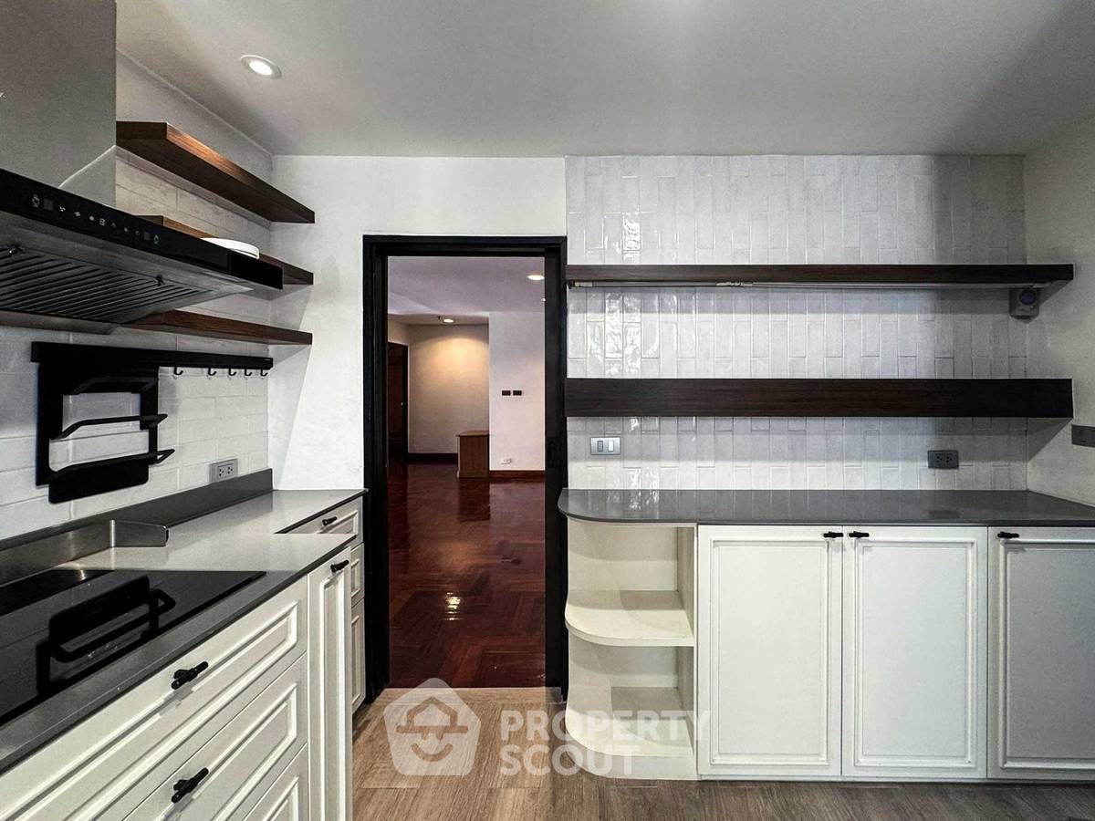 picture 3-BR Condo at Baan Prompong Condominium near MRT Phetchaburi (ID 1991457) - 27/40