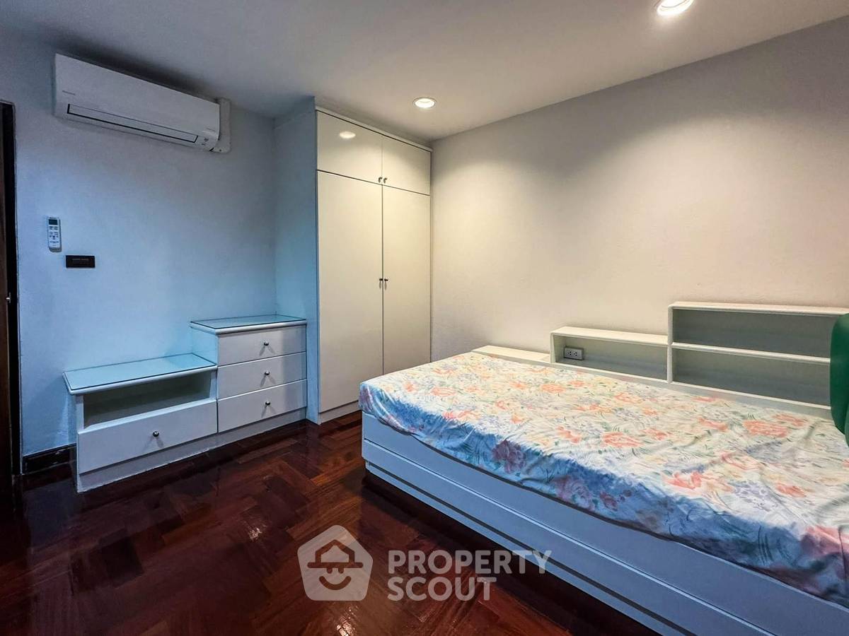 picture 3-BR Condo at Baan Prompong Condominium near MRT Phetchaburi (ID 1991457) - 33/40