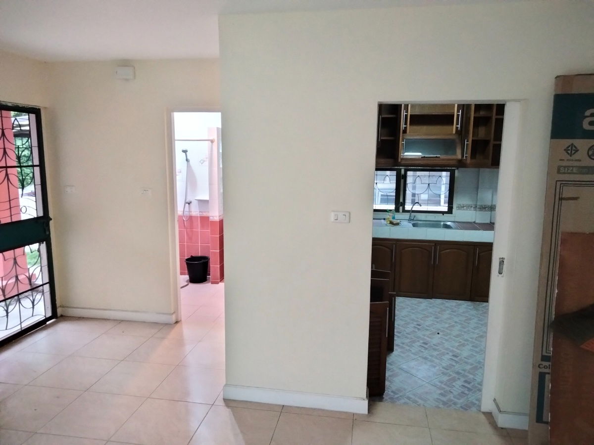 picture Secondhand House for sales. Great location. Reasonable Price. - 6/15