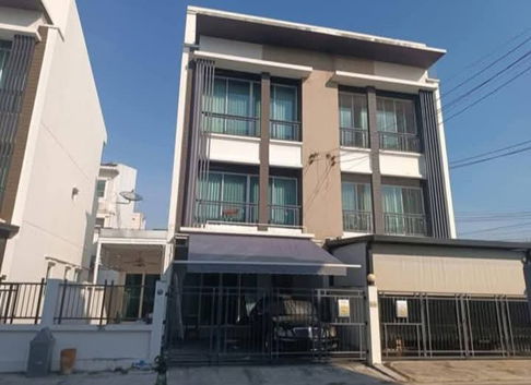 📍 Townhouse for Rent – Baan Klang Muang, Chokchai 4