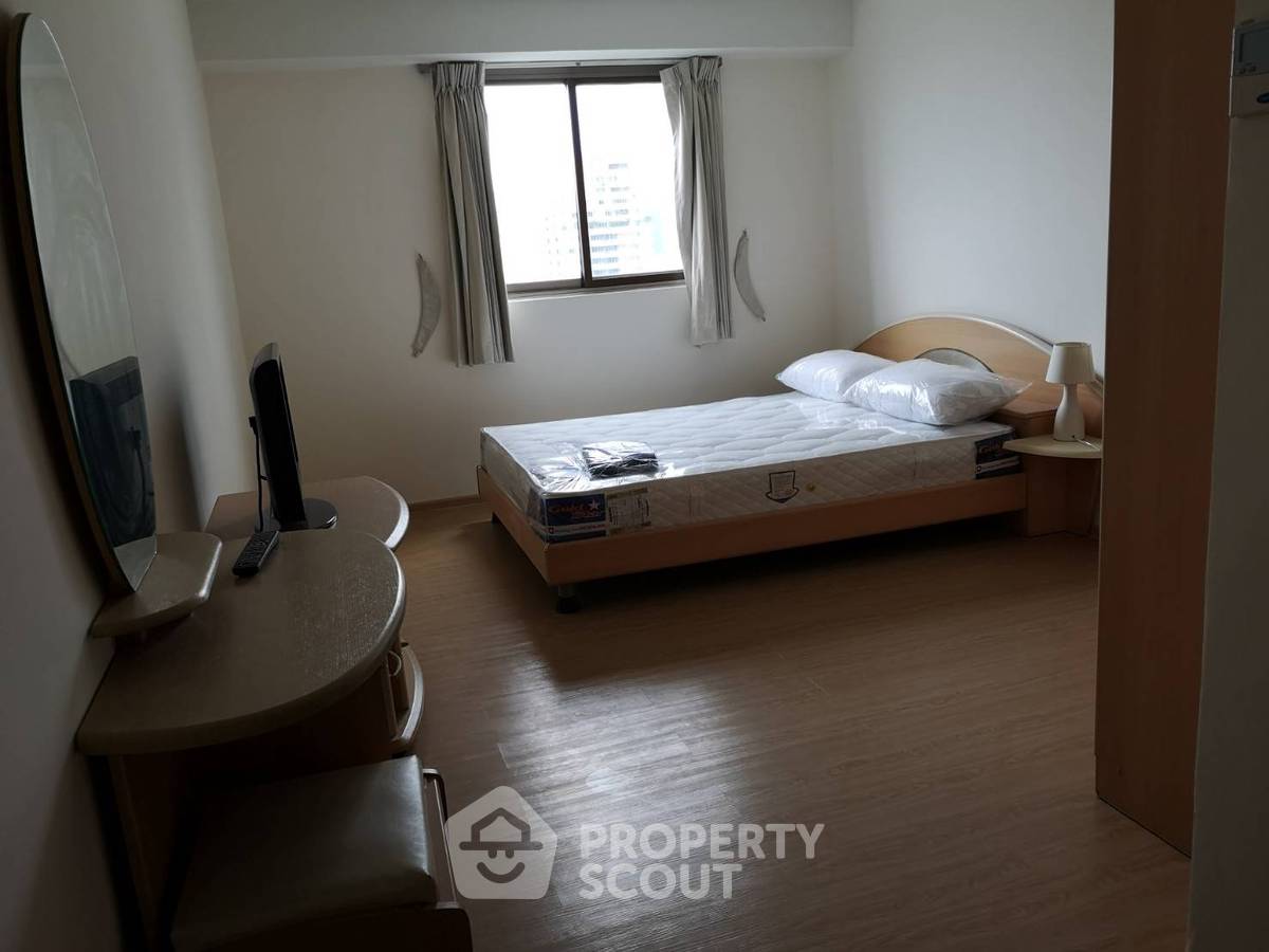 picture 3-BR Condo at Royal Castle Sukhumvit near BTS Phrom Phong (ID 886659) - 3/7