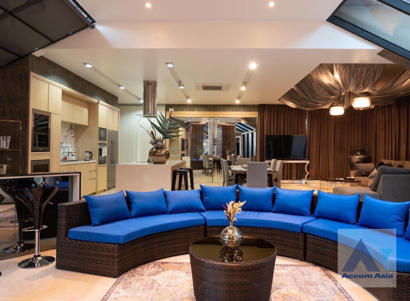picture 🔼🔽 AccomA 📩 Home Office,Private Swimming Pool 5 BR House in Khlong Ton Nuea (AA22860) - 5/16