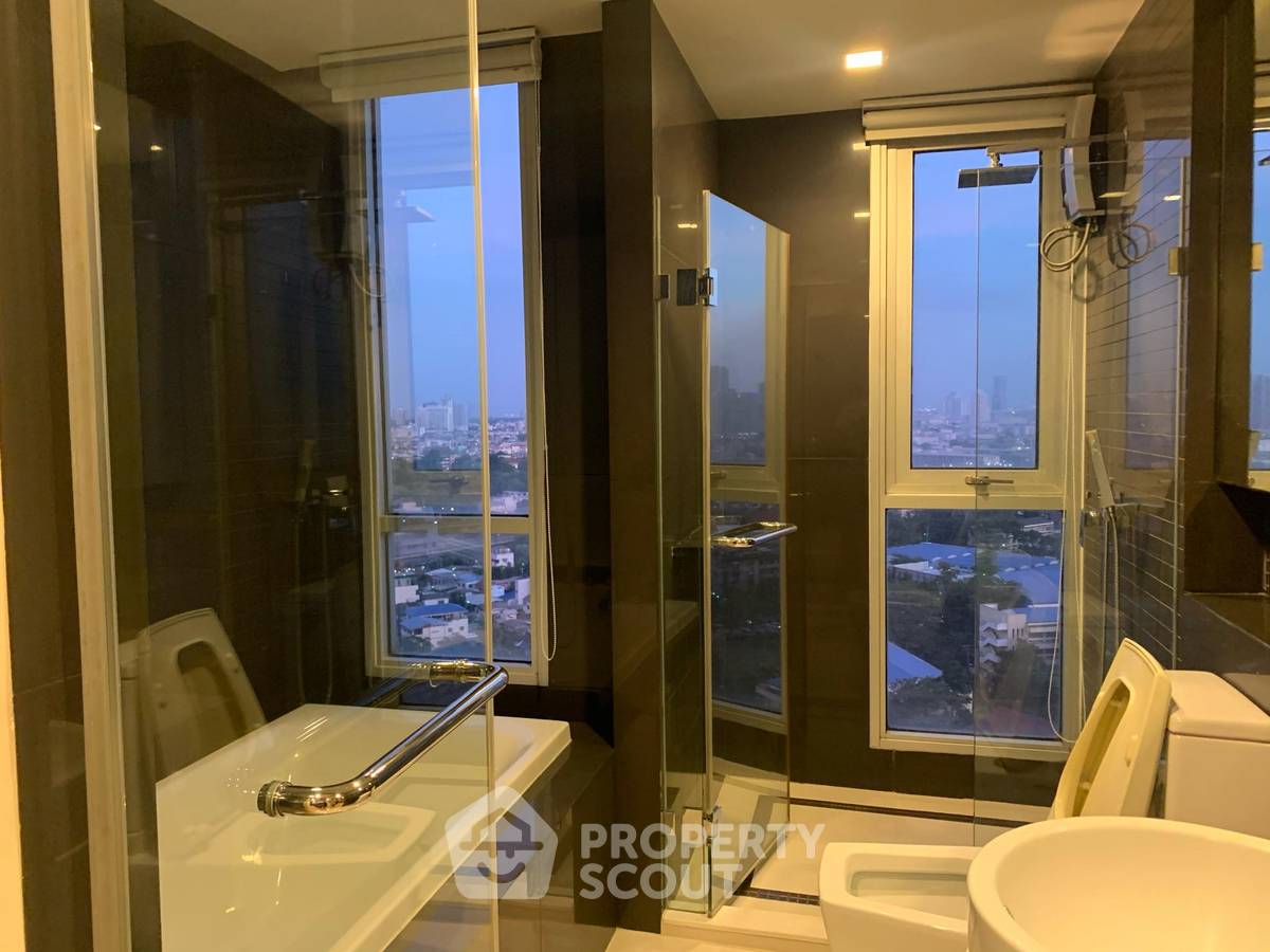รูป คอนโด 1-ห้องนอน ที่ ริธึ่ม สาทร ใกล้ BTS สะพานตากสิน (ID 378338) - รูปที่ 7/8