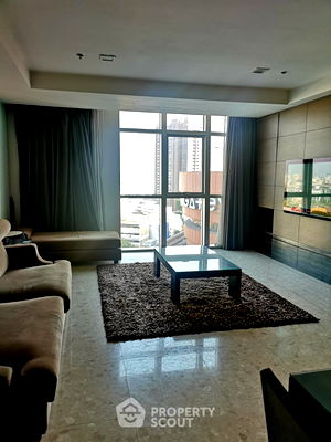 Condos for rent Khlong Toei : 3-BR Condo at Nusasiri Grand Condominium near BTS Ekkamai (ID 515014)