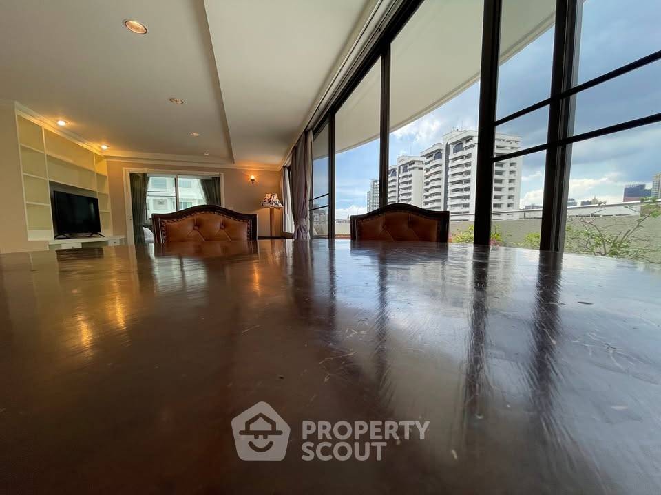 picture 2-BR Condo at Supalai Place Sukhumvit 39 near BTS Phrom Phong (ID 2294376) - 21/32