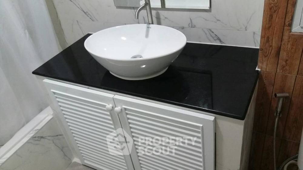 picture 3-BR Condo at Supalai Place Sukhumvit 39 near BTS Phrom Phong (ID 334998) - 1/7