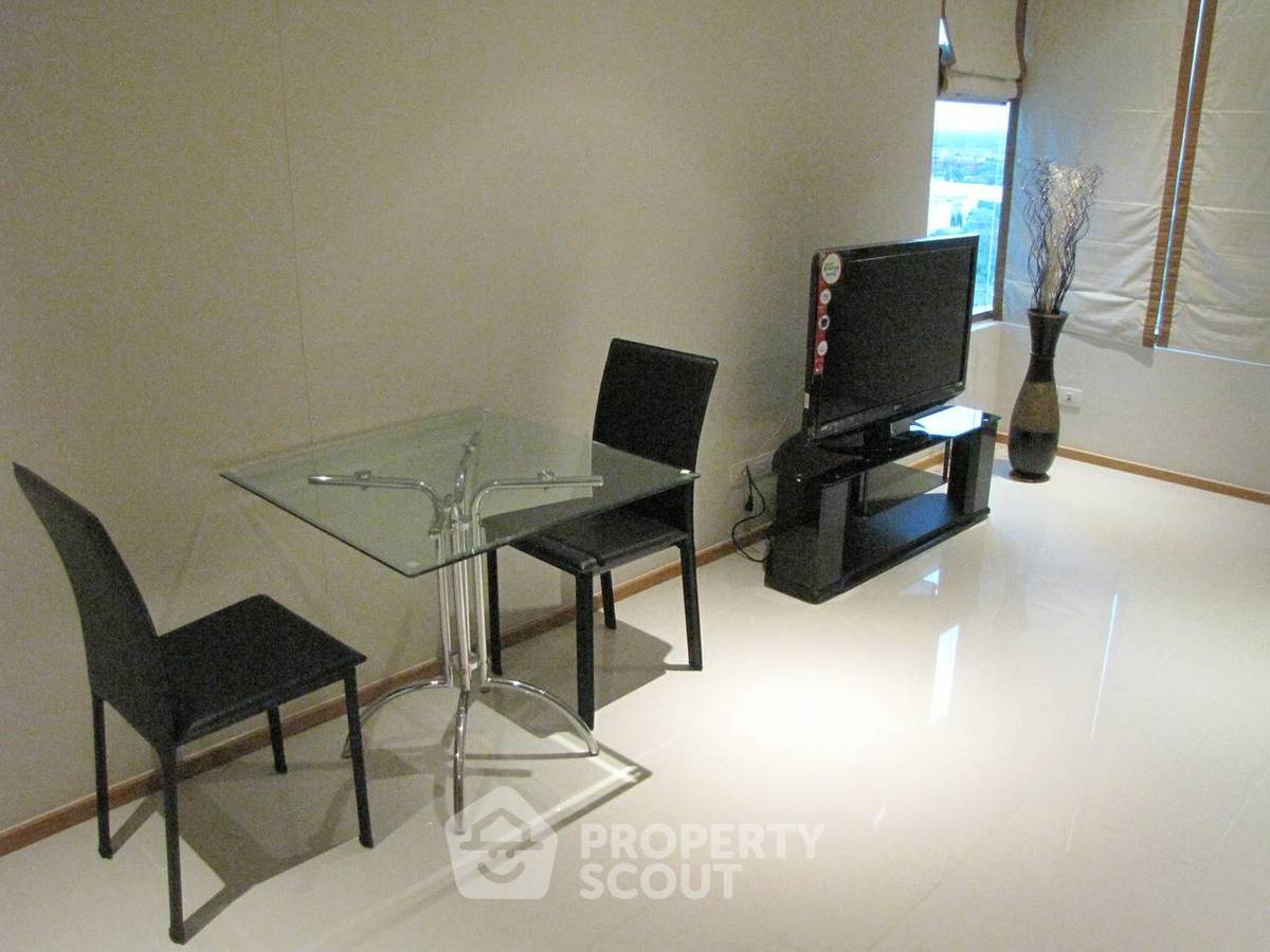picture 1-BR Condo at The Emporio Place near BTS Phrom Phong (ID 362927) - 1/10