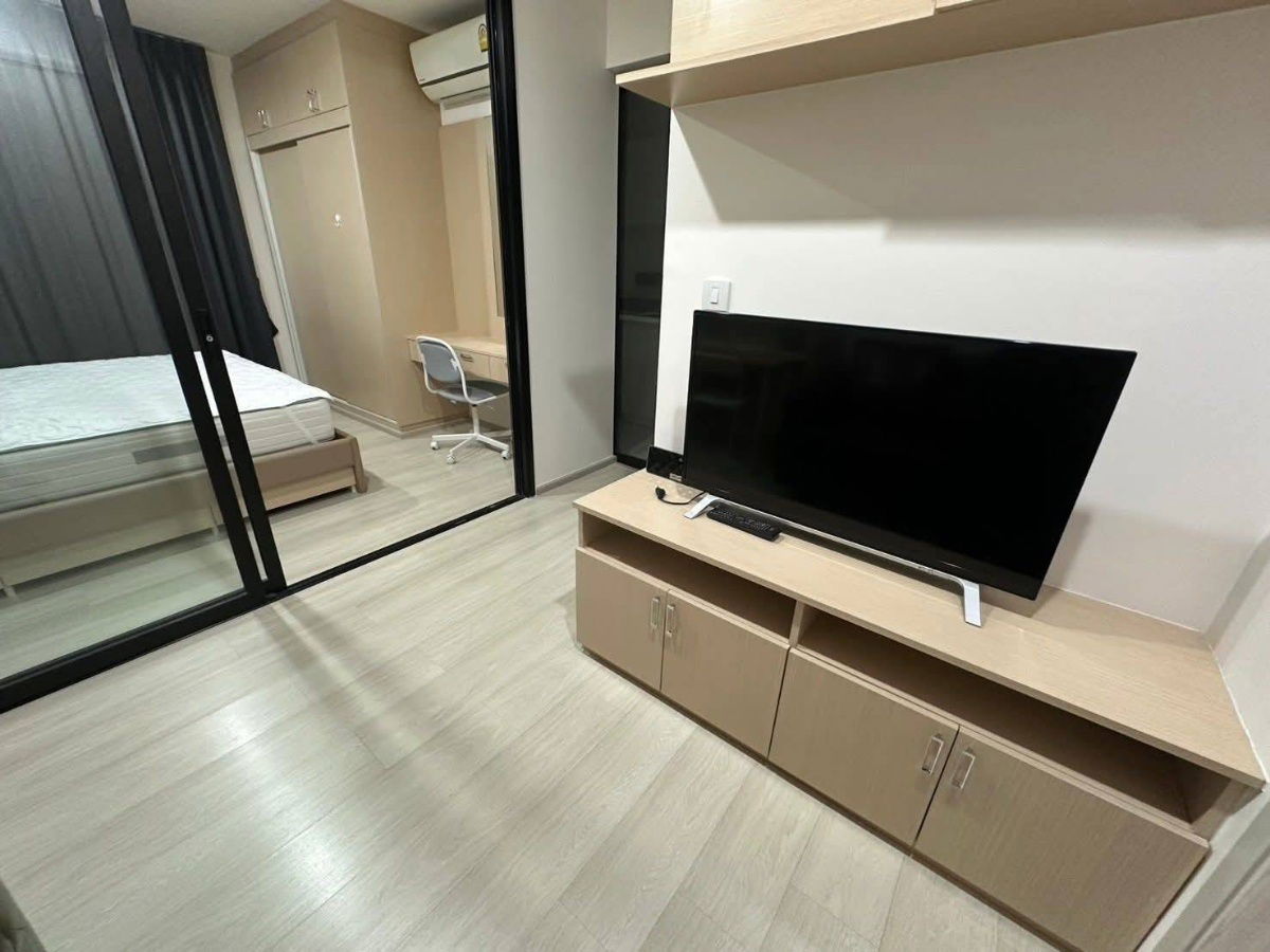 picture Life Asoke , just a short walk from MRT Phetchaburi and SWU, available for rent at 17,000 THB per month - 2/6