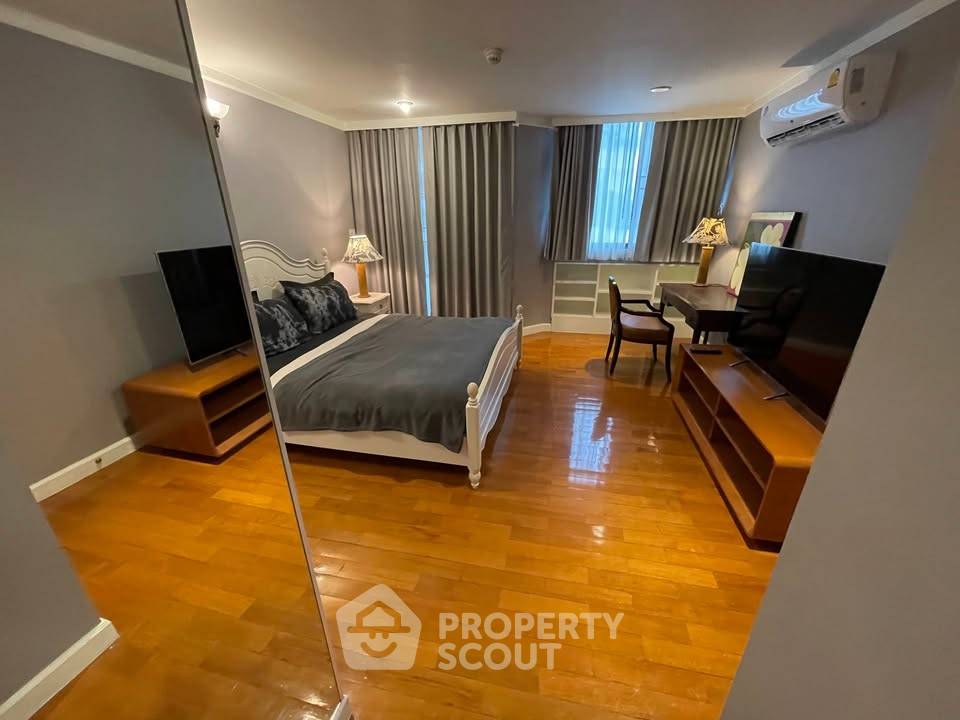 picture 2-BR Condo at Supalai Place Sukhumvit 39 near BTS Phrom Phong (ID 2294376) - 10/32