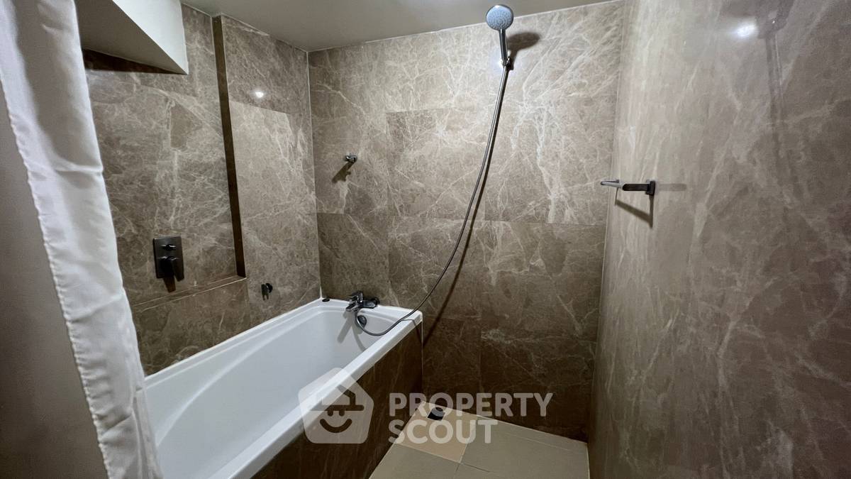 picture 2-BR Condo at The Emporio Place near BTS Phrom Phong (ID 469362) - 21/23