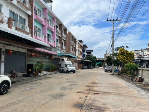 ขาย ตึกเเถว 19  ตร.ว. ซอย สะแกงาม 43 บางขุนเทียน 