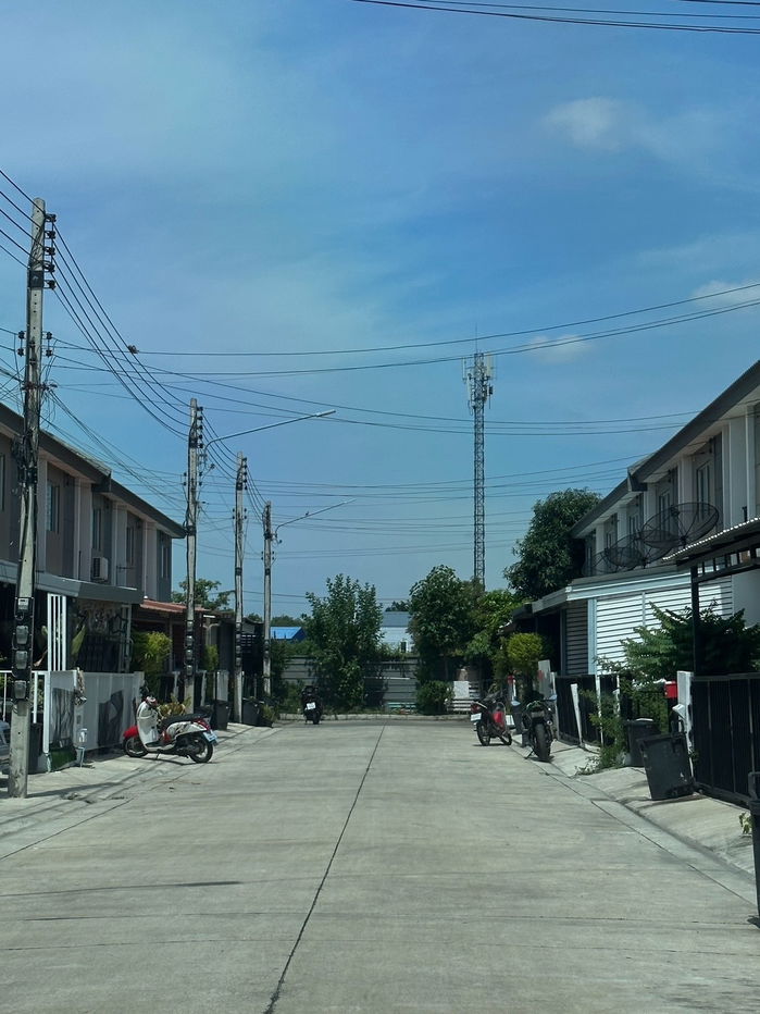 picture Townhome for sale in Baan Pruksa 107 Tiwanon-Rangsit. Excellent condition, shady atmosphere!  - 10/10