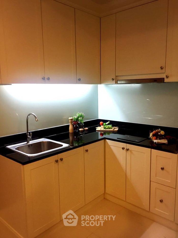 picture 1-BR Condo at Nusa State Tower Condominium near BTS Saphan Taksin (ID 993817) - 4/6