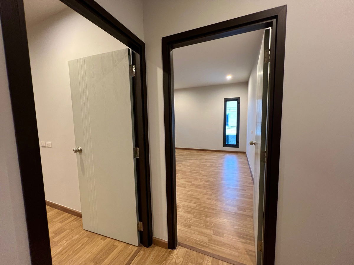 รูป ขายบ้านเดี่ยวสไตล์โมเดิร์น Living Loft ลำลูกกา คลอง 9 | หรูหรา กว้างขวาง วัสดุพรีเมียม พร้อมเข้าอยู่ - รูปที่ 21/25