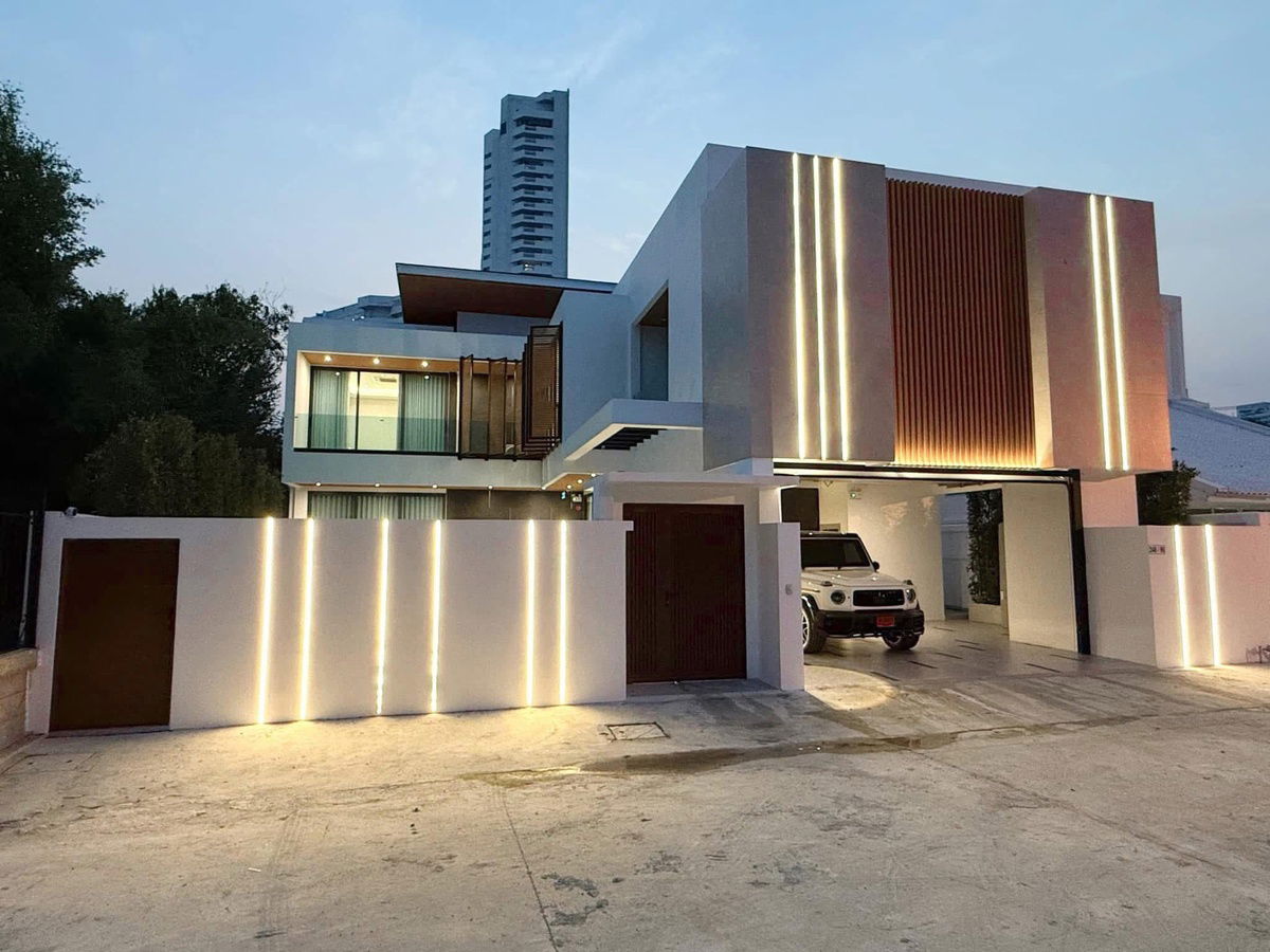 รูป ให้เช่าบ้านหรูสร้างใหม่ – ใกล้หาดจอมเทียนเพียง 3 นาที บ้านเดี่ยวสไตล์ลักชัวรี่ ระยะทาง 500 ม. ถึงชายหาด  4 ห้องนอนใหญ่, 5 ห้องน้ำ  - รูปที่ 1/12