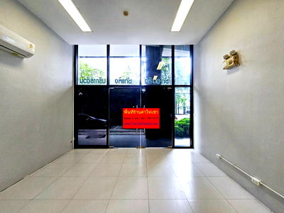 Retail spaces for rent Borom Ratchachonnani Bangkok Nursing College : Shop room for rent at The Capital Condo Ratchaprarop-Vibhavadi