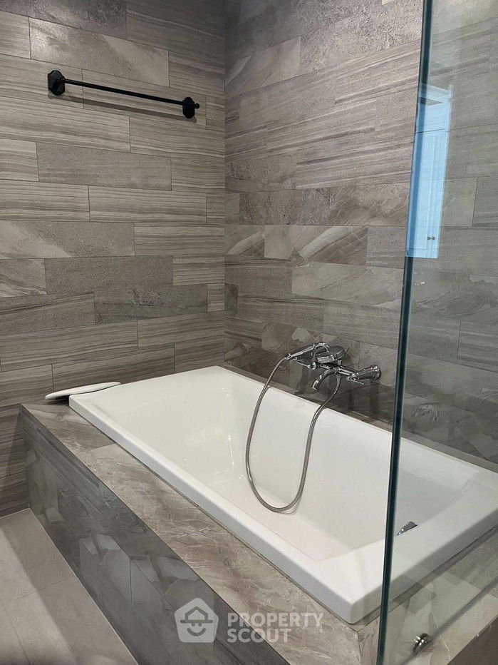 picture 2-BR Condo at Somkid Gardens Condominium near BTS Chit Lom (ID 2295105) - 9/20