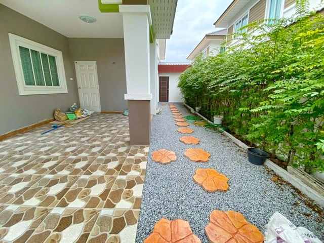 picture 3 Aircon BangpoonNakhon Phutsi Lotus Phraeksa 800m. BTS Srinakarin 4.7km. 2-story detached house fo - 7/8