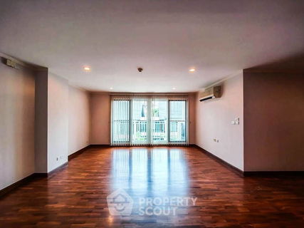 3-BR Condo at Baan Siri Sukhumvit 13 Condominium near ARL Makkasan (ID 2016154)