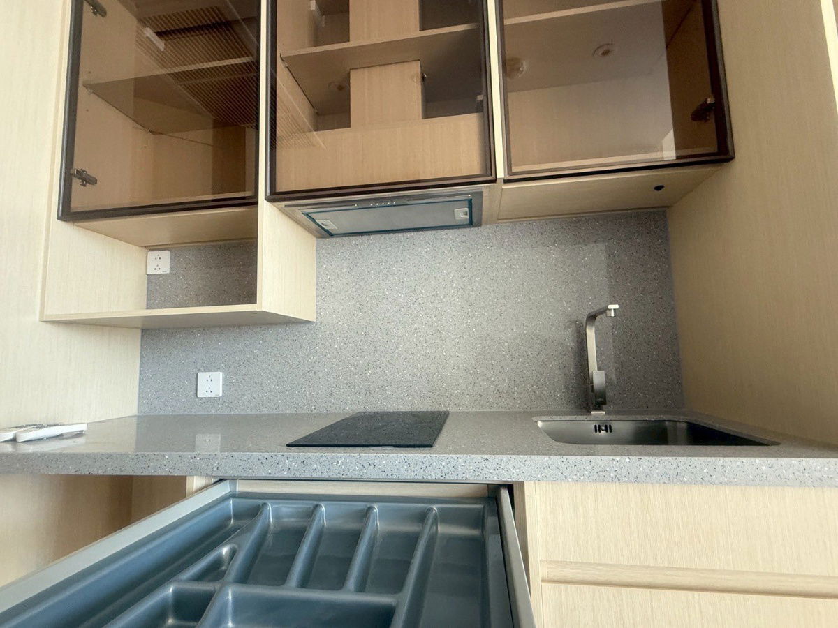 picture Luxury Beachfront Condo | Price: 45,000 Baht / month Location : Arom Wongamat  Unit on 5th floor with stunning sea view. - 7/9