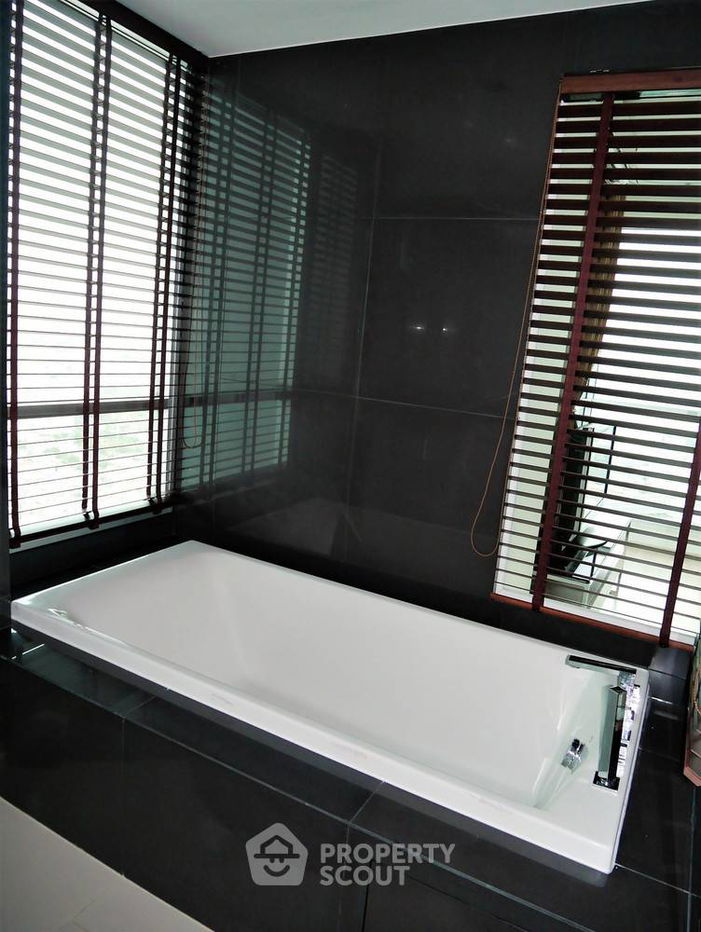 รูป คอนโด 2-ห้องนอน ที่ ริธึ่ม สาทร ใกล้ BTS สะพานตากสิน (ID 418231) - รูปที่ 10/13