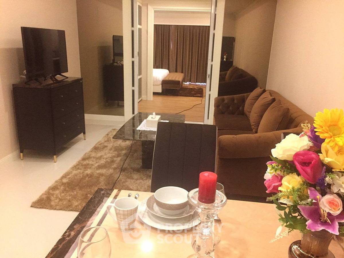 picture 1-BR Condo at Nusa State Tower Condominium near BTS Saphan Taksin (ID 993817) - 1/6