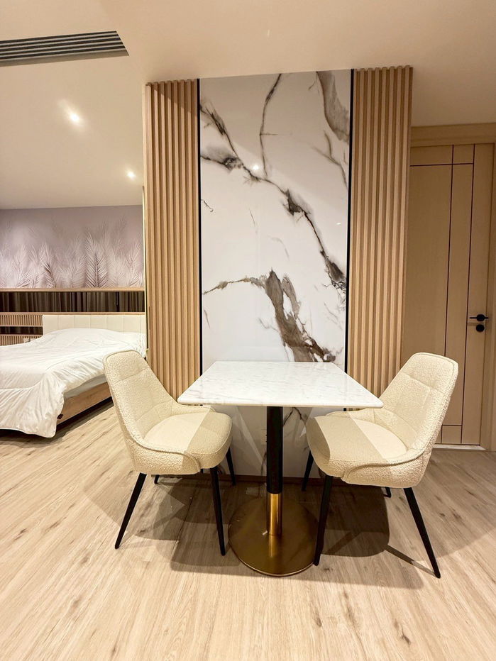 picture Luxury Beachfront Condo | Price: 45,000 Baht / month Location : Arom Wongamat  Unit on 5th floor with stunning sea view. - 3/9
