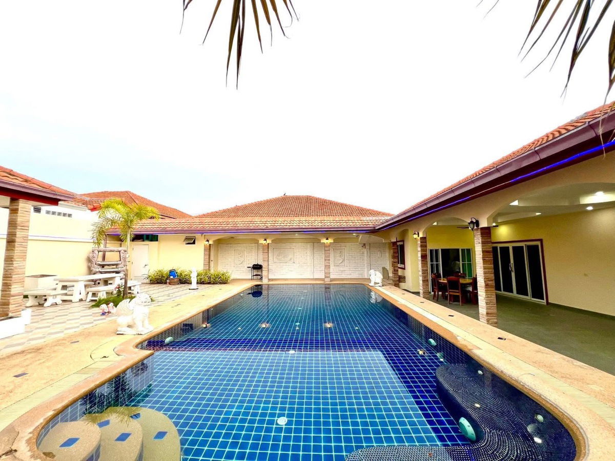 รูป ลวิลล่าหลังใหญ่ เขาตาโล – เอกมงคล 4/1 ราคาเช่า 60,000 บาท/เดือน (รวมค่าทำความสะอาดสระว่ายน้ำรายเดือน) พื้นที่ใช้สอย 500 ตร.ม.  4 ห้องนอน 5 ห้องน้ำ - รูปที่ 1/12
