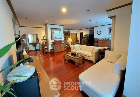 2-BR Condo at Ban Chao Phraya Condo near MRT Hua Lamphong (ID 402657)