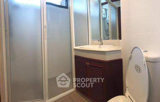 picture 2-BR Condo at Green Peace Mansion near MRT Kamphaeng Phet (ID 835532) - 11/12