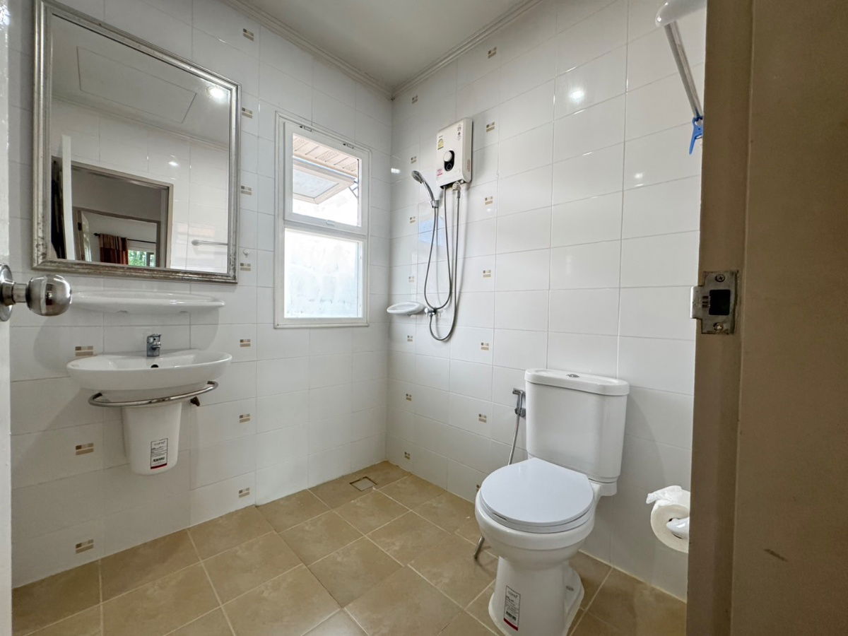 picture House for RENT! ** Corner Unit ** Close to Town near Shopping mall, Market, International School and etc. - 12/22