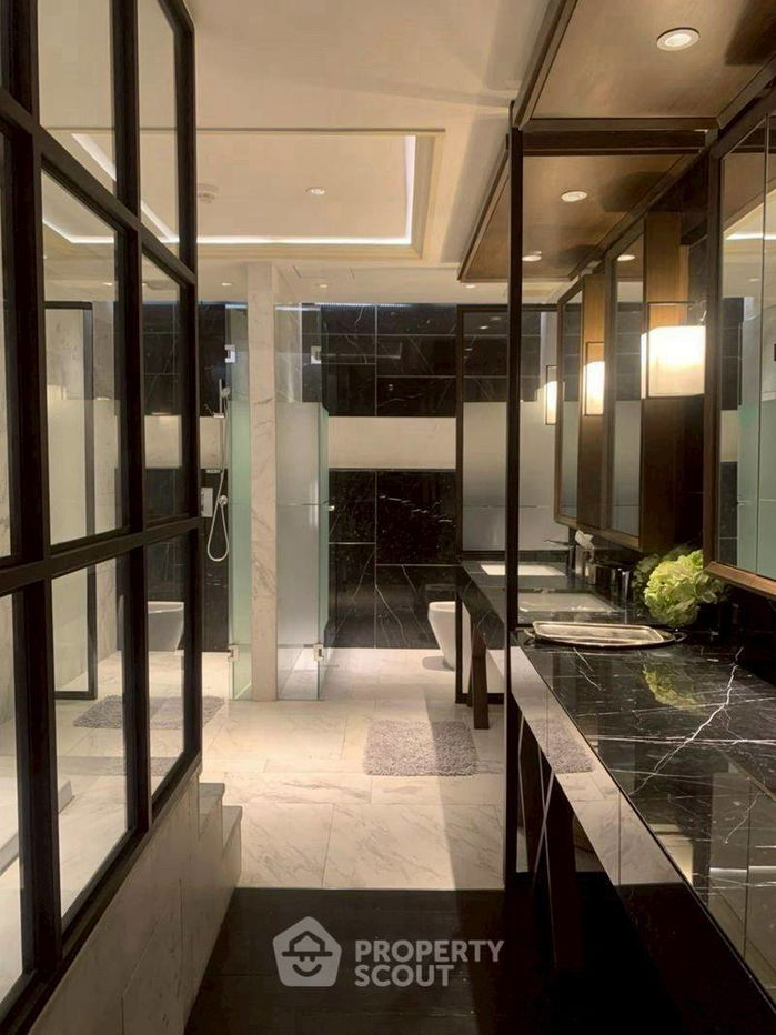 picture 3-BR Condo at The Crest Sukhumvit 24 near BTS Phrom Phong (ID 2285429) - 3/14