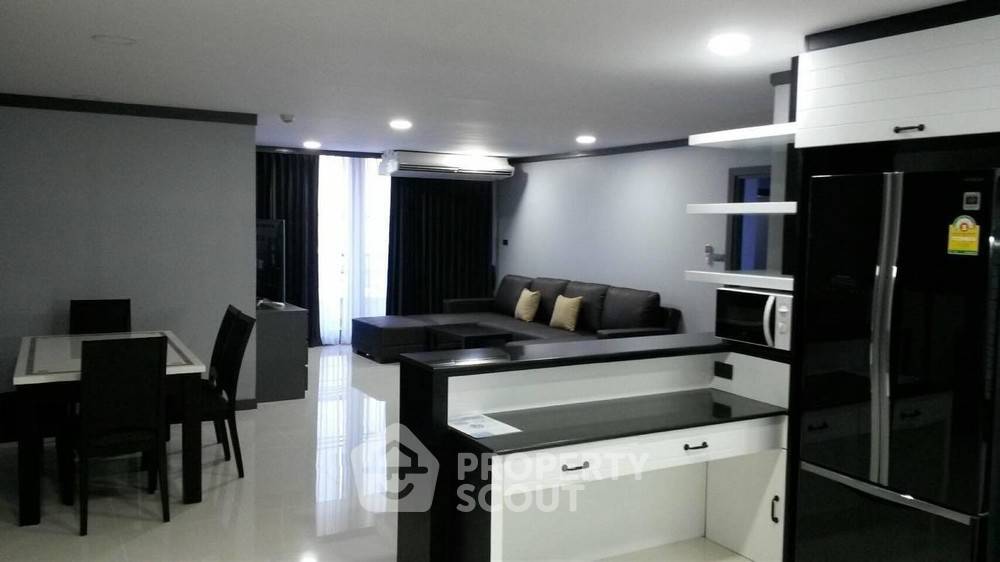 picture 3-BR Condo at Supalai Place Sukhumvit 39 near BTS Phrom Phong (ID 334998) - 3/7