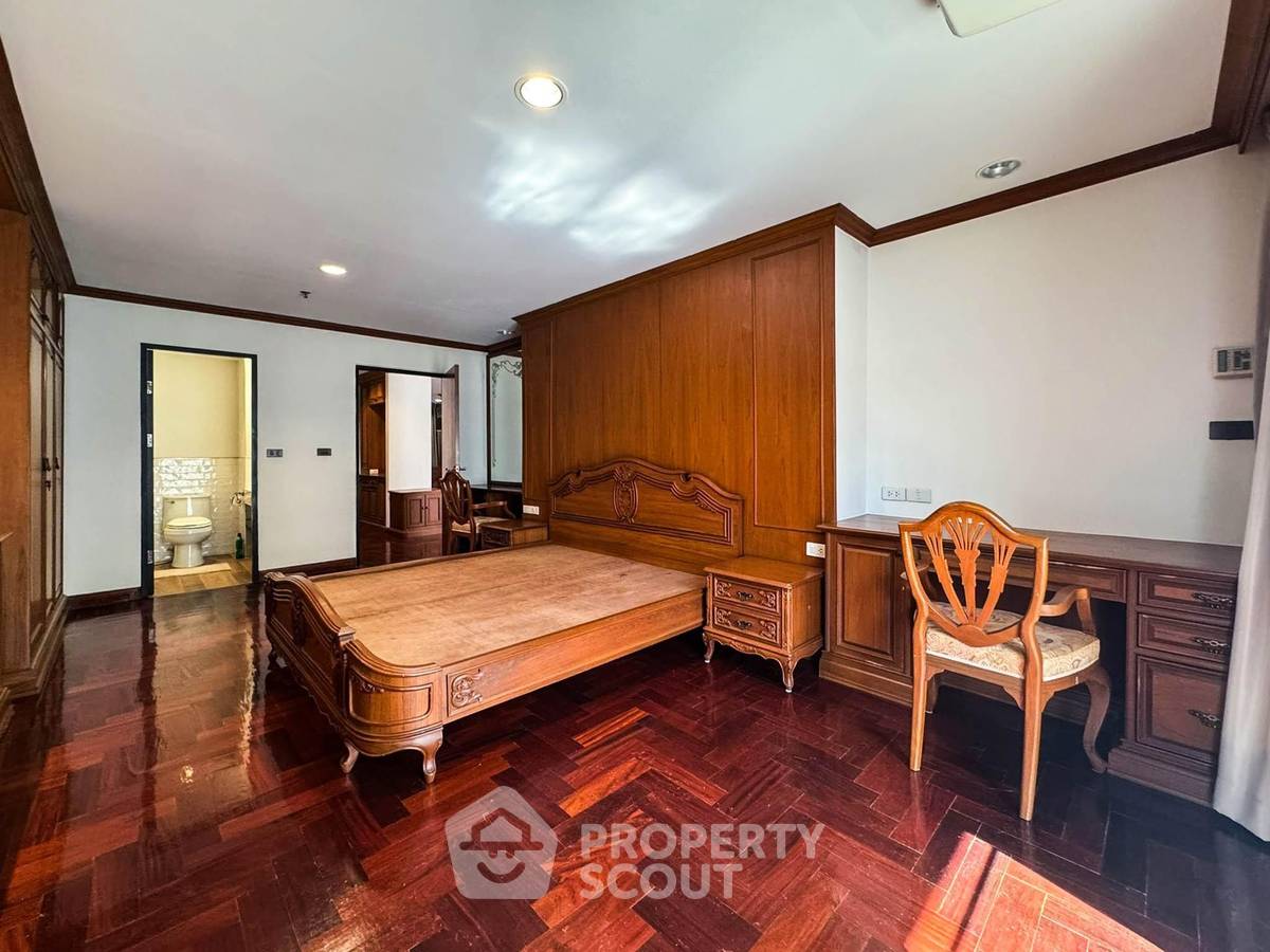 picture 3-BR Condo at Baan Prompong Condominium near MRT Phetchaburi (ID 1991457) - 11/40