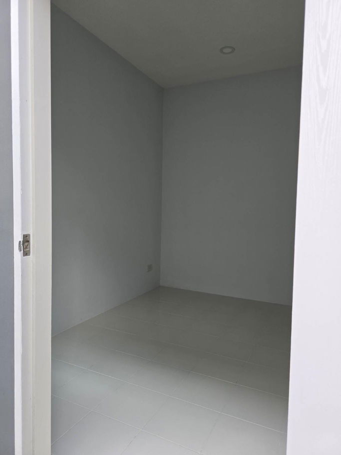 picture Single house for rent, CENTRO Vibhavadi 70 K/permonthCorner house, 63 sq.wa. ,  Usable area: 274 sq m. • 4 bedrooms • 6 bathrooms •  3 covered parking - 22/25