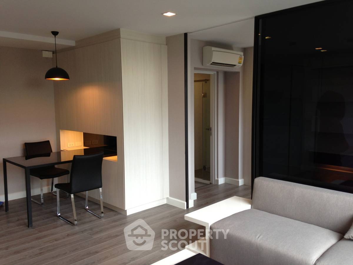 รูป คอนโด 1-ห้องนอน ที่ เดอะ รูม สุขุมวิท 40 ใกล้ BTS ทองหล่อ (ID 814811) - รูปที่ 4/9