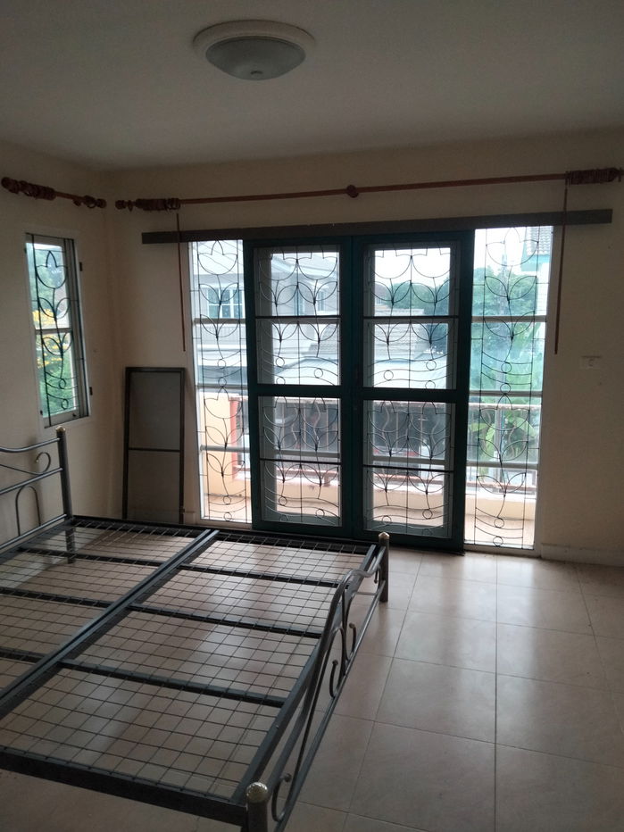 picture Secondhand House for sales. Great location. Reasonable Price. - 12/15