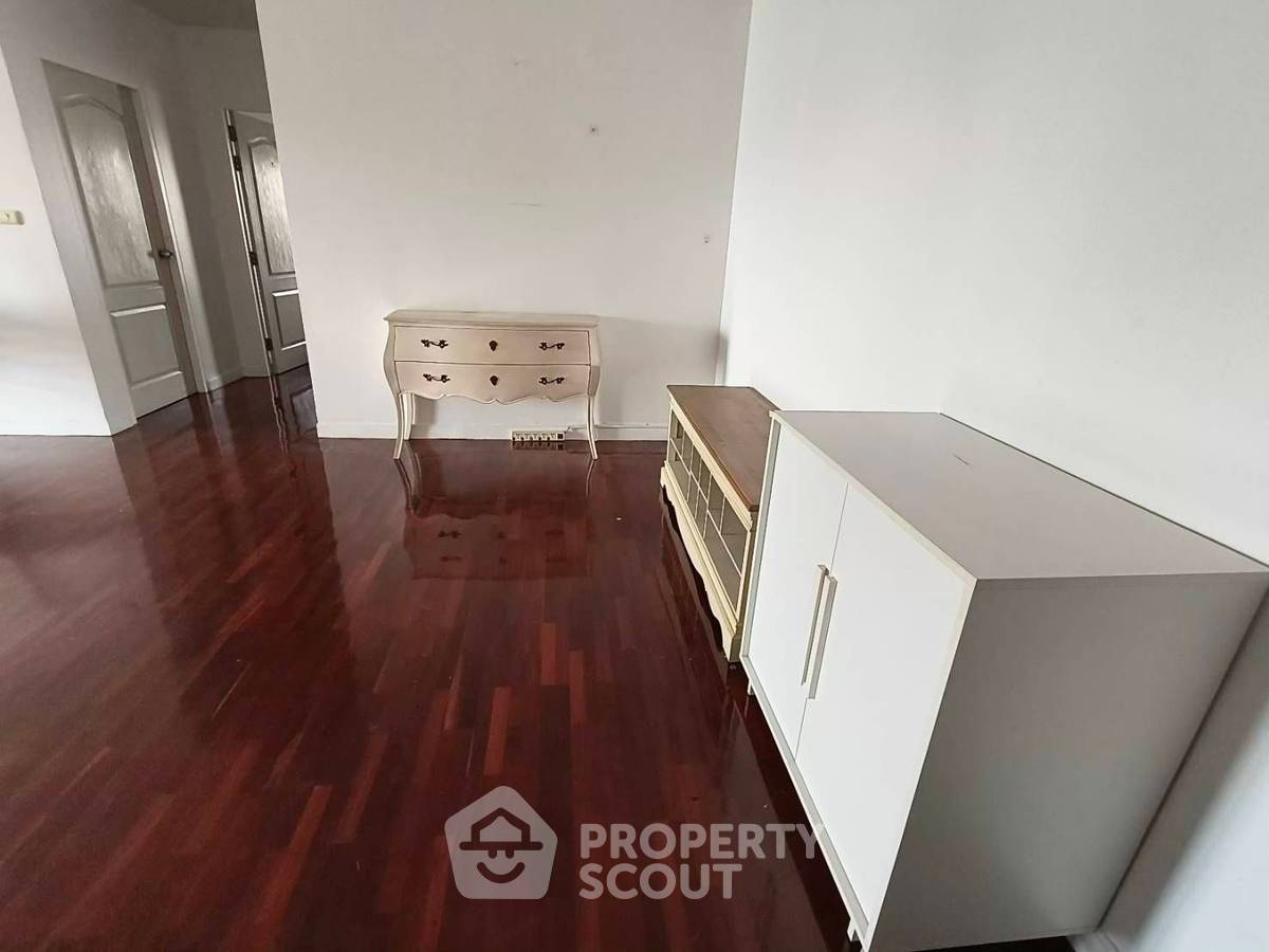 picture 2-BR Condo at Paholyothin Park Condominium near BTS Saphan Khwai (ID 998524) - 4/18