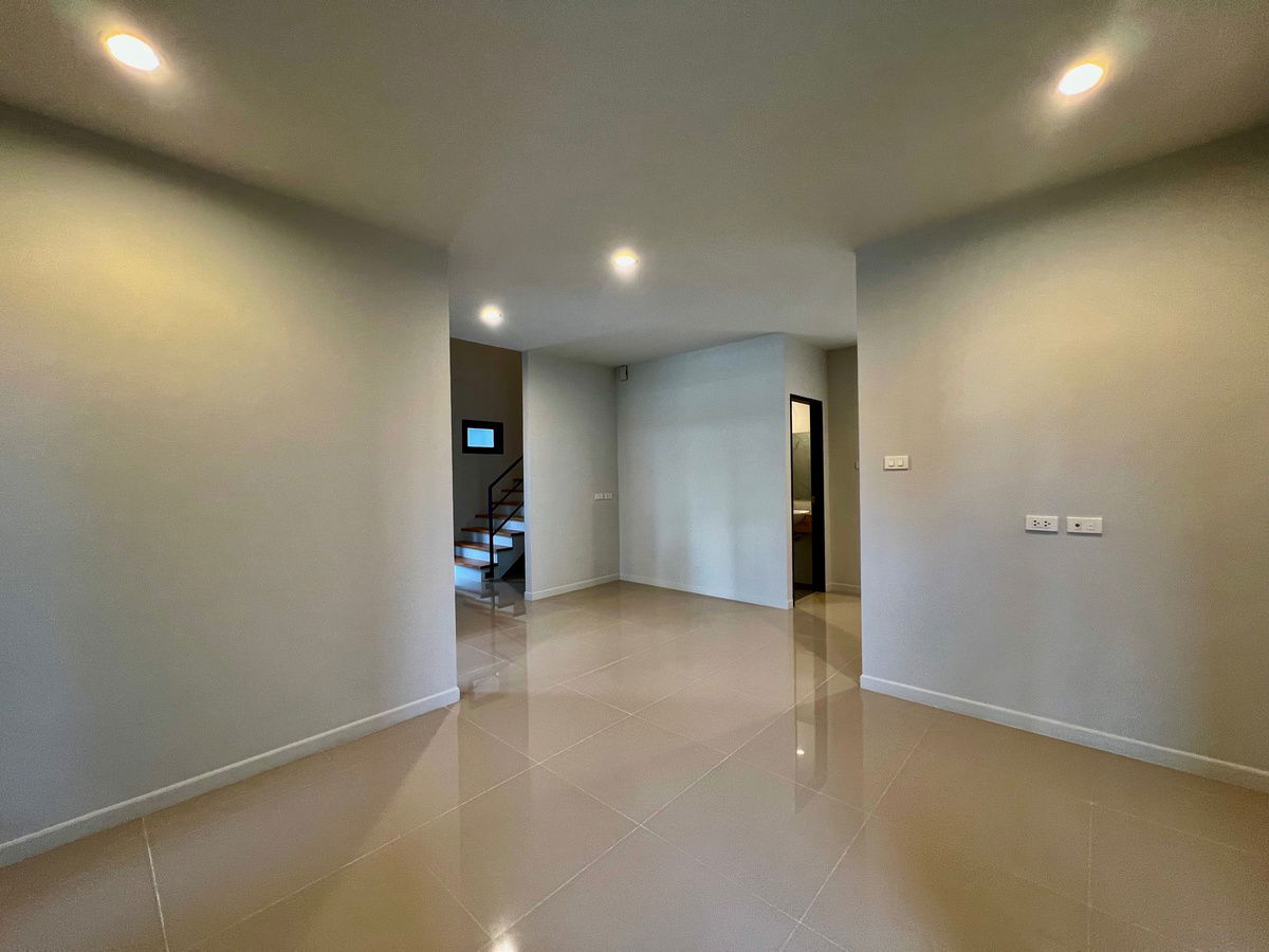 รูป ขายบ้านเดี่ยวสไตล์โมเดิร์น Living Loft ลำลูกกา คลอง 9 | หรูหรา กว้างขวาง วัสดุพรีเมียม พร้อมเข้าอยู่ - รูปที่ 12/25