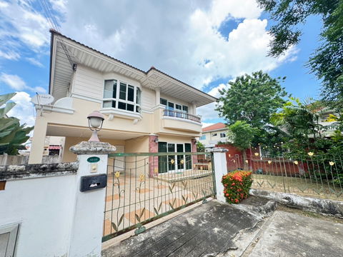 House for RENT! ** Corner Unit ** Close to Town near Shopping mall, Market, International School and etc.