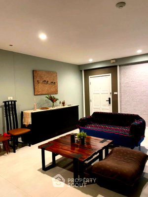 Condos for sale : 2-BR Condo at Saranjai Mansion Condominium near BTS Nana (ID 1557583)