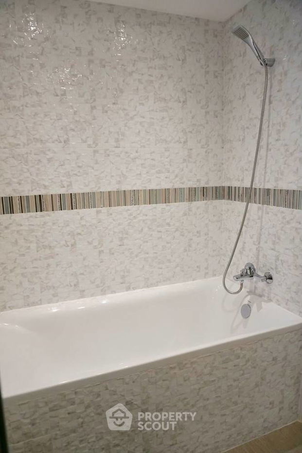 picture 3-BR Condo at Baan Suanpetch Condominium near BTS Phrom Phong (ID 385376) - 11/14