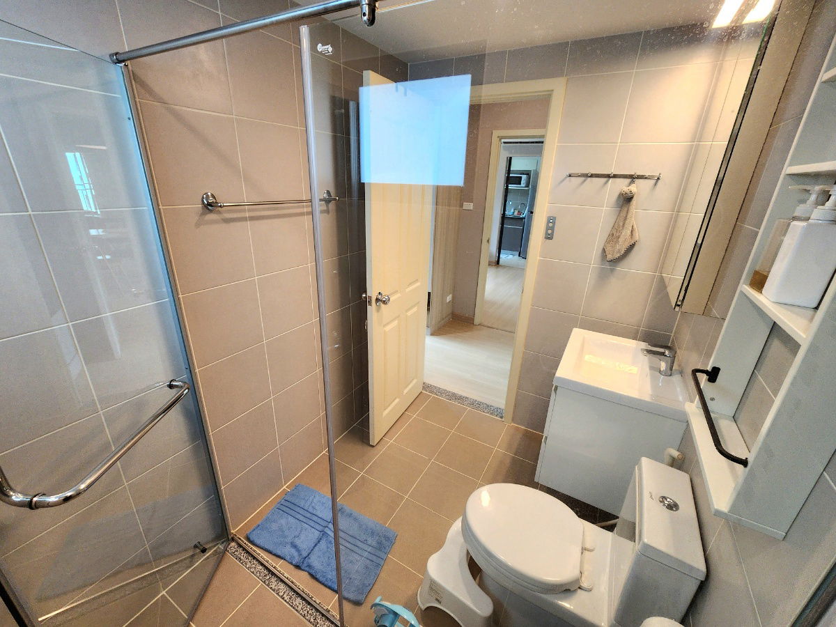 picture Reduced price** Sale / For rent Supalai City Resort Rama 8 **Real room, real picture** 2 bedrooms, 75 square meters, pool view SNS027 - 36/86