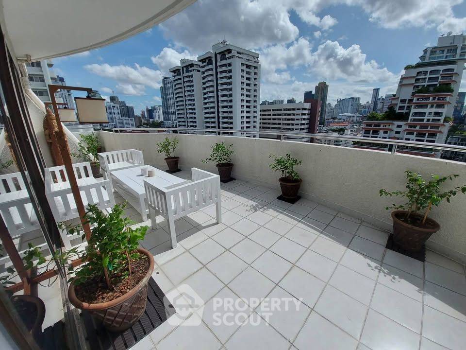 picture 2-BR Condo at Supalai Place Sukhumvit 39 near BTS Phrom Phong (ID 2297058) - 21/22