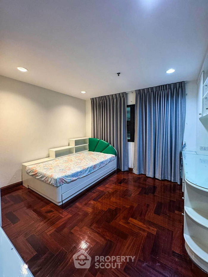 picture 3-BR Condo at Baan Prompong Condominium near MRT Phetchaburi (ID 1991457) - 32/40