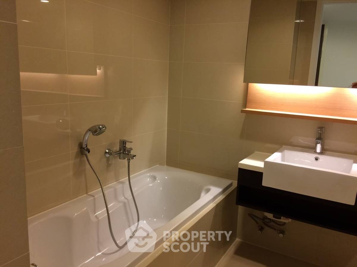 picture 1-BR Condo at 15 Sukhumvit Residences near BTS Nana (ID 1972039) - 10/10