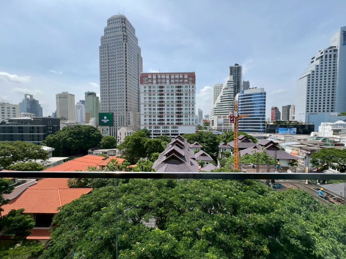 รูป 🌿 ให้เช่าคอนโดหรูสไตล์รีสอร์ท Domus สุขุมวิท 18 | ขนาดใหญ่ 310 ตร.ม. | 4+1 ห้องนอน | ใจกลางเมือง ใกล้ BTS & MRT 🌟 - รูปที่ 28/37