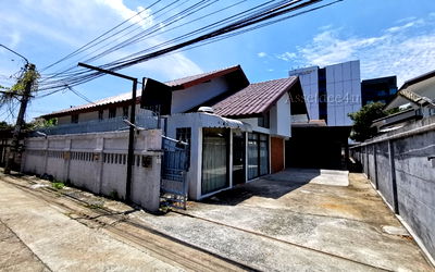 เช่าบ้านเดี่ยว ลาดพร้าวตอนกลาง โชคชัย 4 ลาดพร้าว 71 นาคนิวาส : AH484 ให้เช่าบ้านเดี่ยว พื้นที่ 160 ตร.ว. ย่านลาดพร้าว ใกล้รถไฟฟ้าBTS เก็บสต๊อคสินค้า จดบริษัทได้