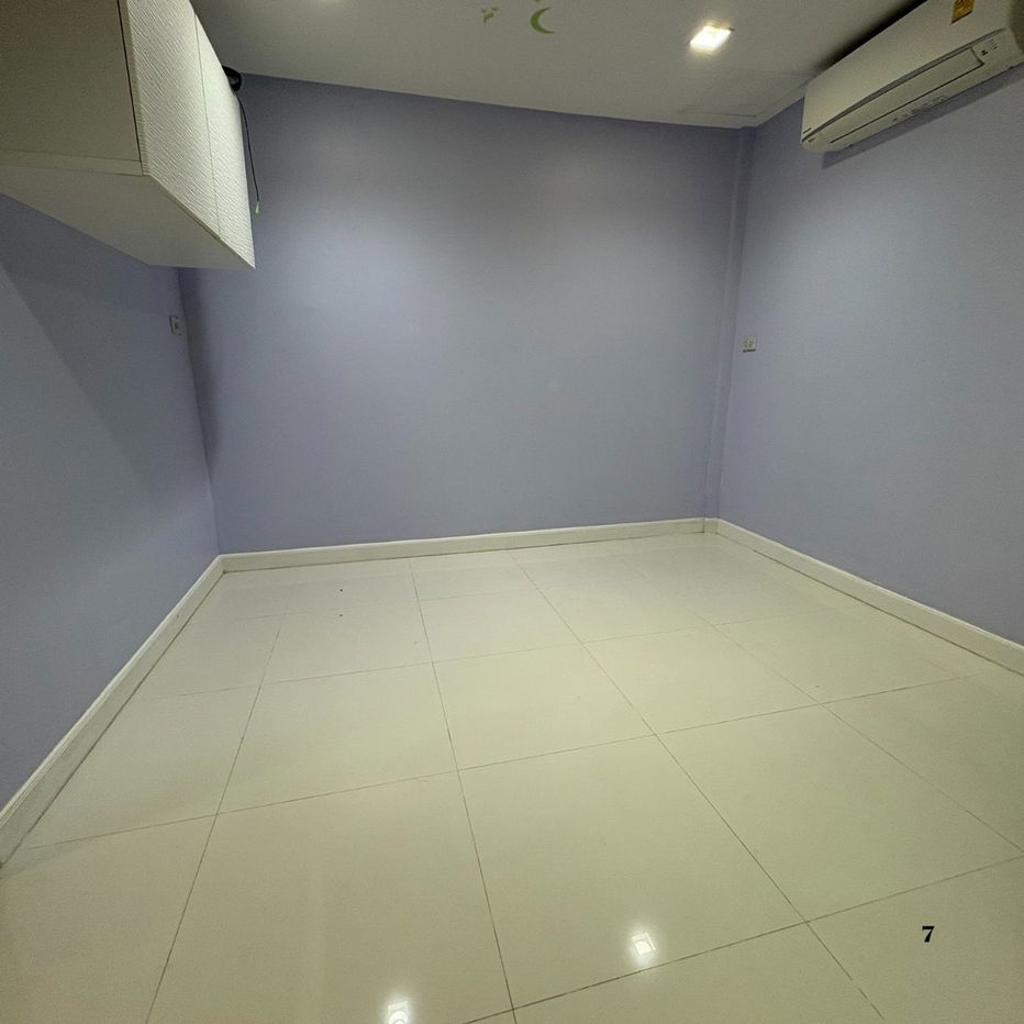 picture 2-Storey Townhouse, Phatthanasuk, Near MRT Pak Kret–Si Rat, Fully Built-In, Move-In Ready - 9/15