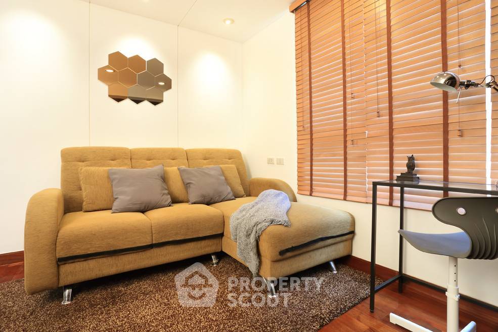 picture 2-BR Condo at Urbana Langsuan Condominium near BTS Ratchadamri (ID 825515) - 4/7